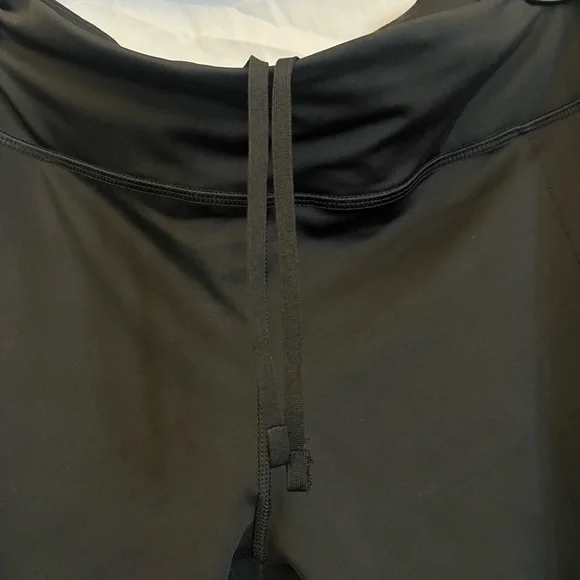 XL Nike Dri- Fit Women’s Black Leggings - Picture 6 of 8